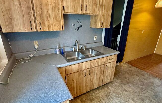1 bed, 1 bath, $975, Unit UNIT 5