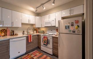 2 beds, 1 bath, 800 sqft, $1,970, Unit 103