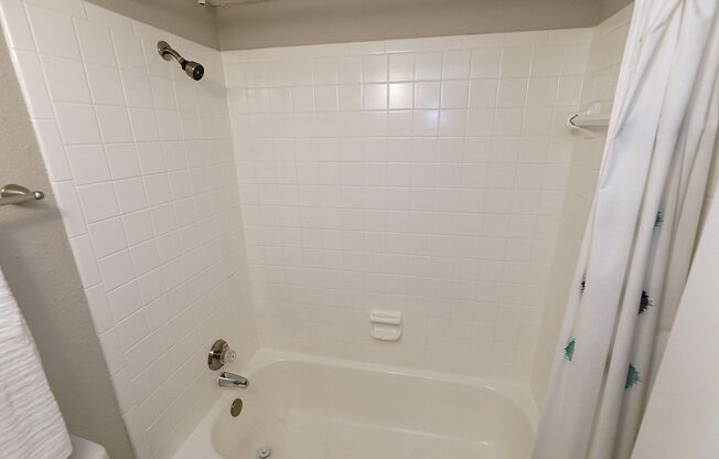 1 bed, 1 bath, 745 sqft, $835