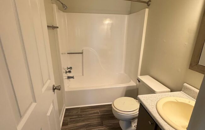 2 beds, 2 baths, 900 sqft, $1,038, Unit 203B