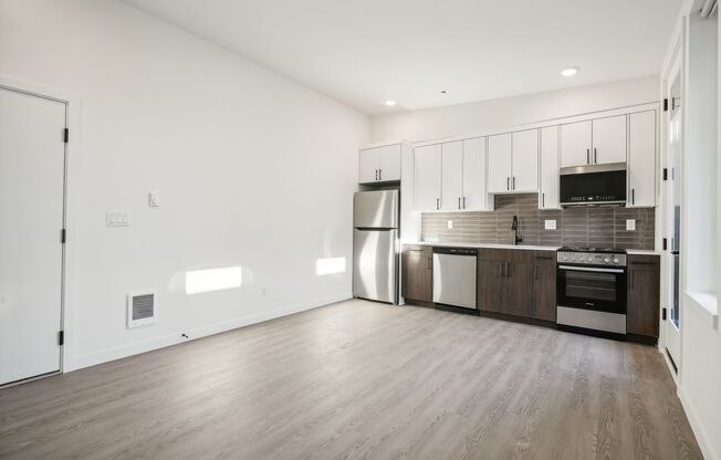 1 bed, 1 bath, 420 sqft, $1,525, Unit 15