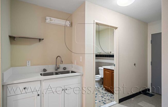 Studio, 1 bath, 400 sqft, $895