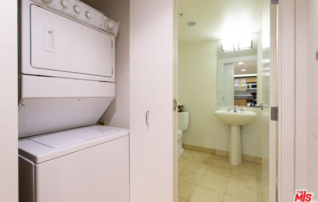 1 bed, 1.5 baths, 996 sqft, $4,495, Unit 1609
