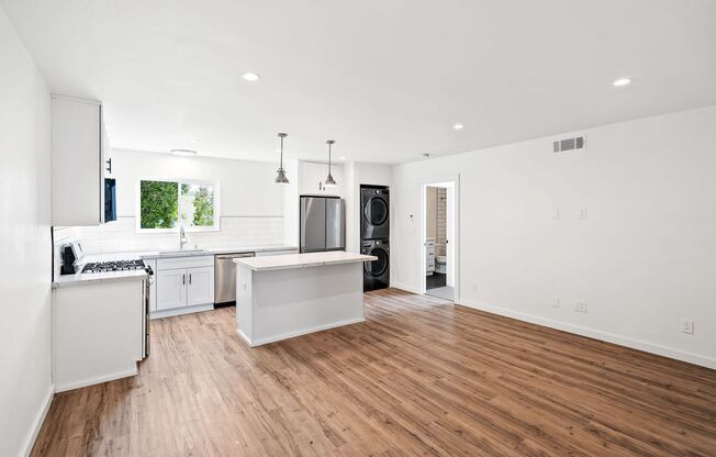 2121 Thomas Avenue