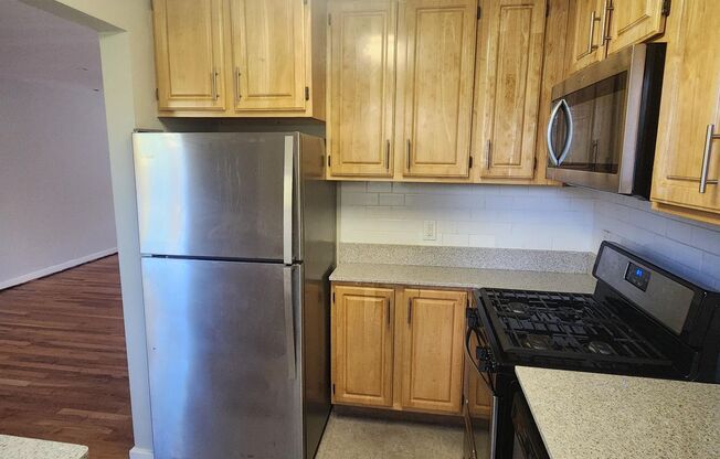 2 beds, 1 bath, 897 sqft, $2,335, Unit F-14