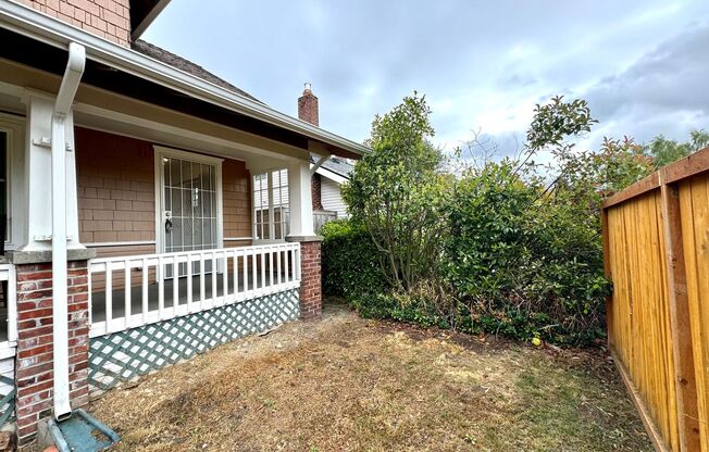 Charming 3-Bedroom Duplex in Tacoma