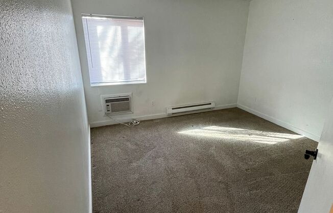 2 beds, 1 bath, 750 sqft, $1,500, Unit 122