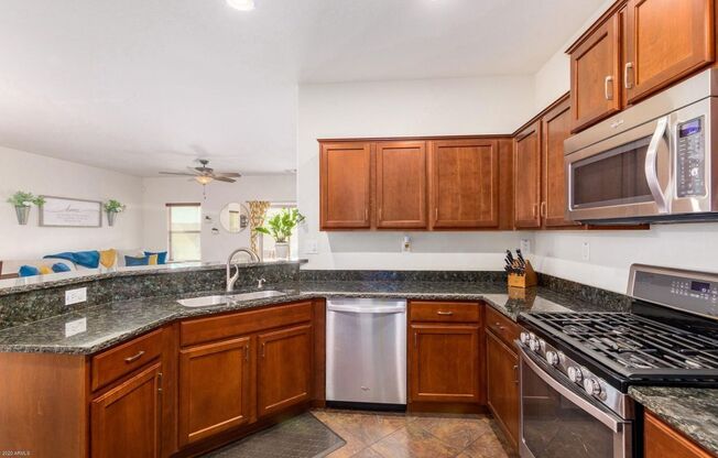 Gorgeous 3bed/2bath single level home in North Peoria!! Best Schools !!