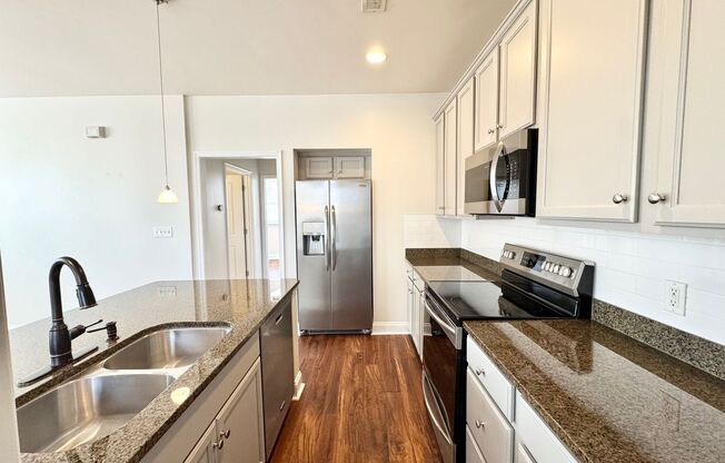 Stylish 1-Bedroom Corner Unit with Balcony – Minutes from Uptown Charlotte! Only $1,595!