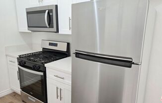 2 beds, 2 baths, $2,950, Unit 203