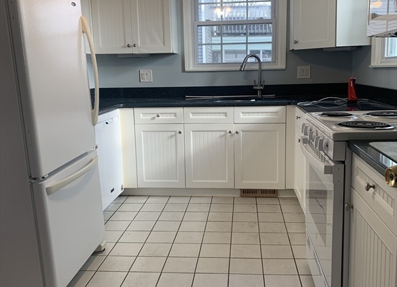 2 beds, 1 bath, 1,300 sqft, $3,000, Unit 1