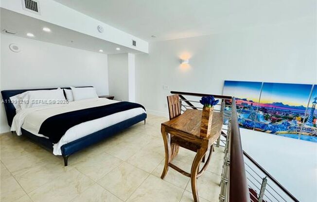 1 bed, 1 bath, 981 sqft, $3,350, Unit 41 SE 5th St # 2305
