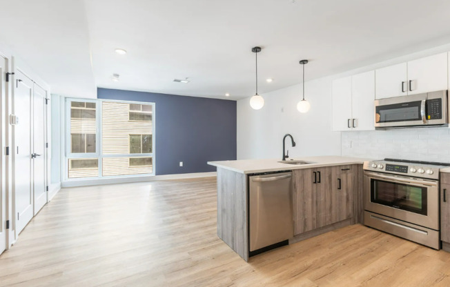 629 W Girard Ave