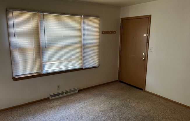 2 beds, 1 bath, 675 sqft, $995