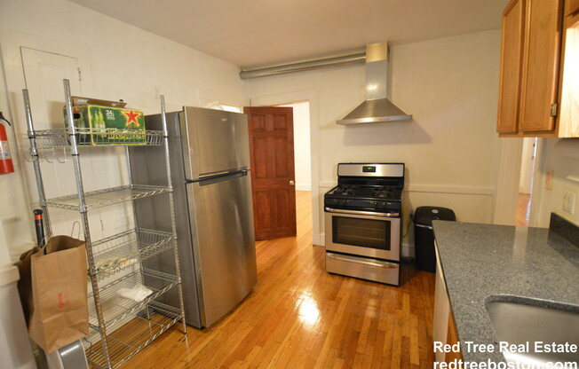25 Colborne Rd Apt 1