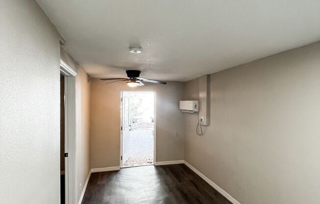 MOVE IN SPECIAL !! COZY 1/1  CONVENIENTLY LOCATED CLOSE TO DOWNTOWN ST. PETERSBURG