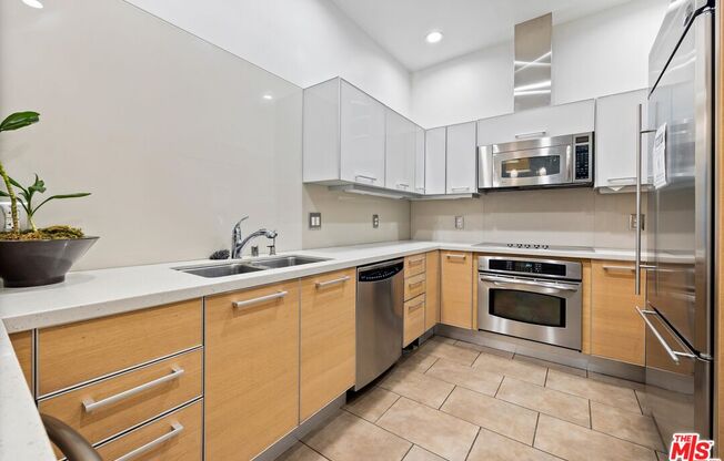 2 beds, 2 baths, 1,930 sqft, $6,000, Unit 1710