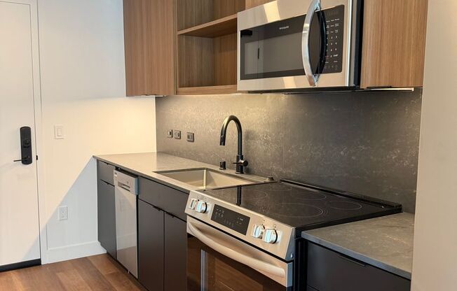 1 bed, 1 bath, 582 sqft, $3,195, Unit 302