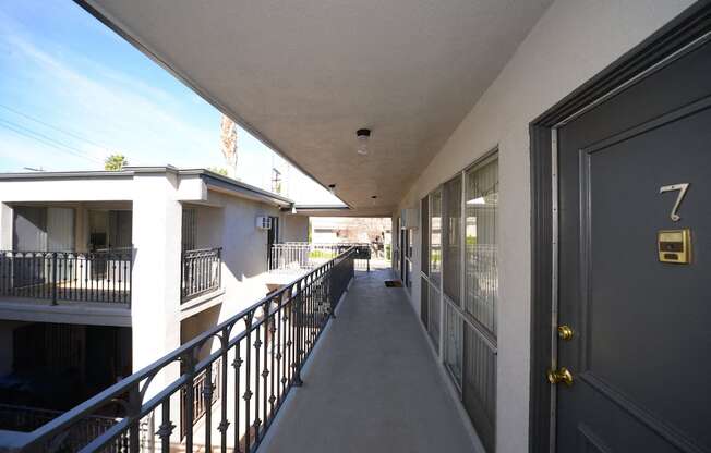 Welcome to 13558 Moorpark Apartments in Sherman Oaks, CA