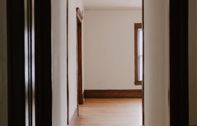 3 beds, 1 bath, 1,086 sqft, $1,595, Unit 307-15