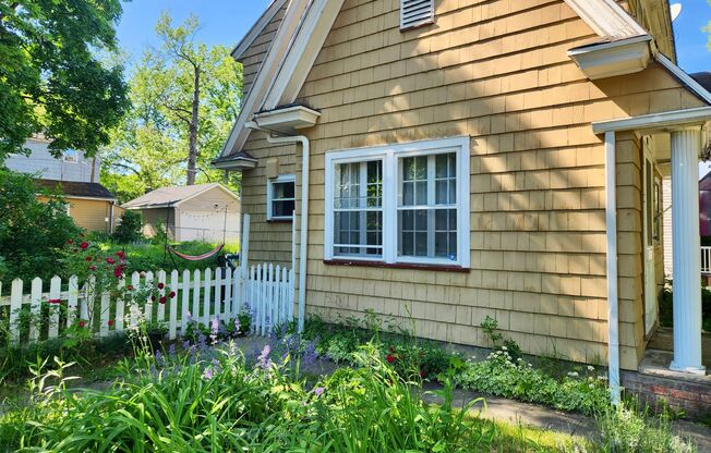 3 bd 1 ba House | Charlotte | Off street Parking | Garage | In unit laundry