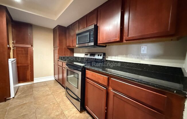 1 bed, 1 bath, 749 sqft, $1,100, Unit Unit 288