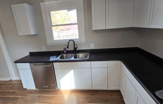4 BEDROOM SINGLE FAMILY HOME