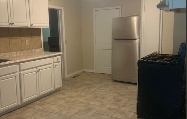 3 beds, 1 bath, $1,550