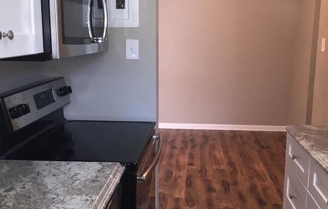 1 bed, 1 bath, 755 sqft, $895, Unit 3