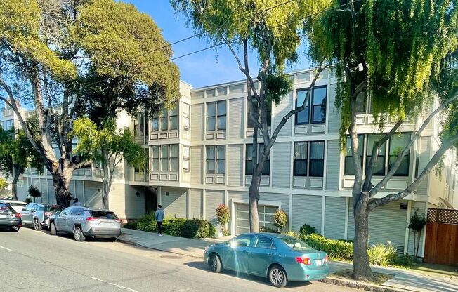 Light Filled, Pristine 1br/1Ba Condo w/Parking, Laundry, Shared Garden. PROGRESSIVE