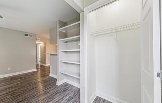 2 beds, 1.5 baths, 900 sqft, $1,350
