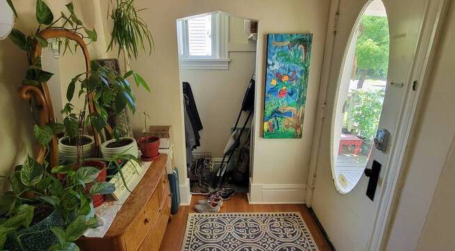 3 beds, 1 bath, 1,400 sqft, $1,600