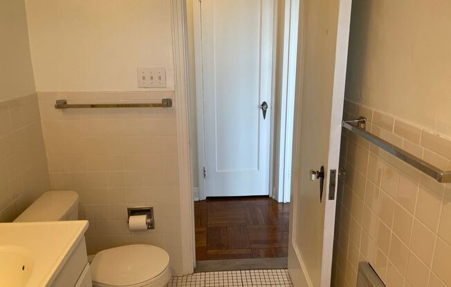 1 bed, 1 bath, 768 sqft, $1,510, Unit Royal York 211