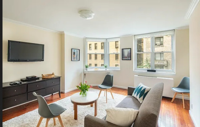 255 W 85 ST