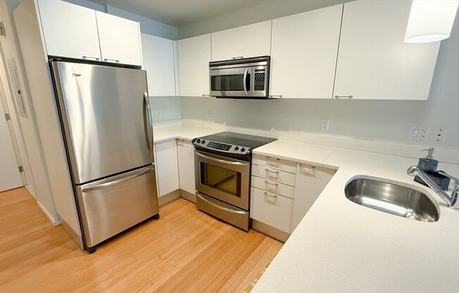 1 bed, 1.5 baths, 948 sqft, $3,800, Unit 127