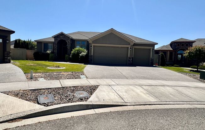 Spacious 4 Bedroom Home in Quiet Cul-de-Sac – Prime Kennewick Location!