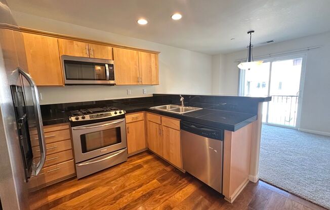 ***$250 OFF 1ST MONTHS RENT!!!!*** Beautiful 3 Bedroom Townhome in Beaverton!!