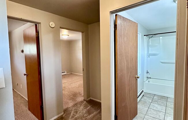 3 beds, 1.5 baths, 1,000 sqft, $1,150.01, Unit 707