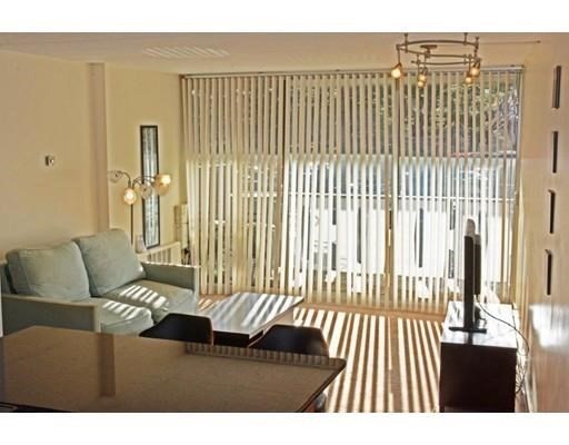 1 bed, 1 bath, 385 sqft, $1,800, Unit L6