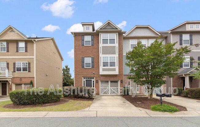 611 CARLTON CMNS LN