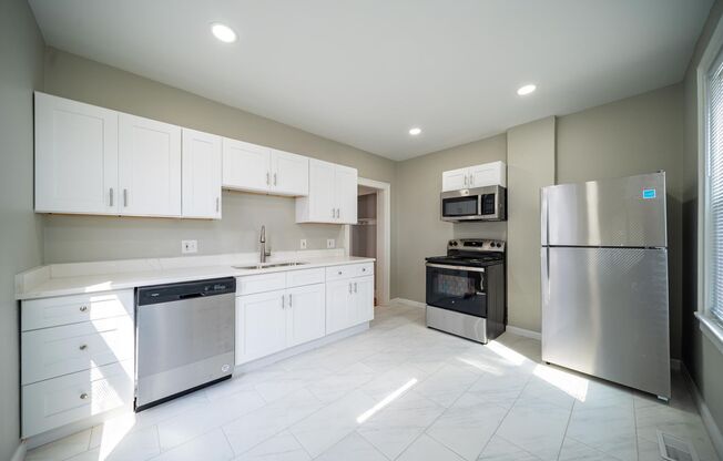 3 beds, 1 bath, $1,595, Unit 73M