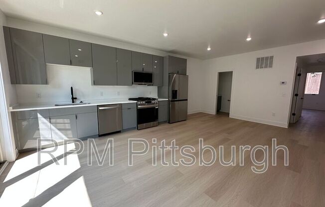 1403 SARAH ST
