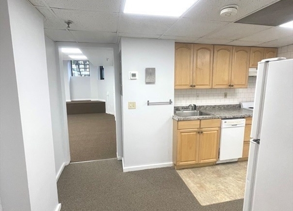 2 beds, 1 bath, 700 sqft, $3,200, Unit G3