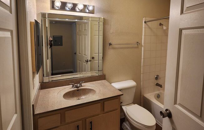 1 bed, 1 bath, 660 sqft, $1,325, Unit 612-u