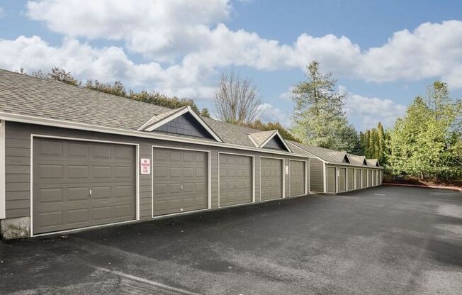 3 beds, 2 baths, 1,044 sqft, $1,850, Unit 215