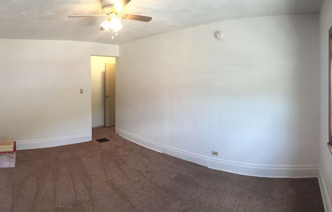 2 beds, 1 bath, $895, Unit Front Apt