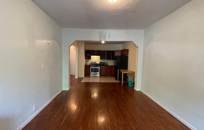 3 beds, 1 bath, $2,800, Unit 2