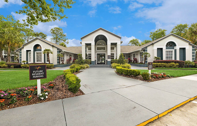 Leasing office exterior at Vue at Baymeadows Apartments in Jacksonville, Florida