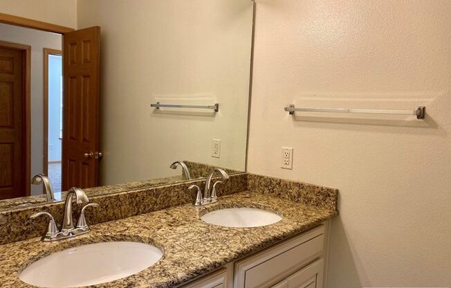 3 beds, 2 baths, $2,175, Unit UNIT C203