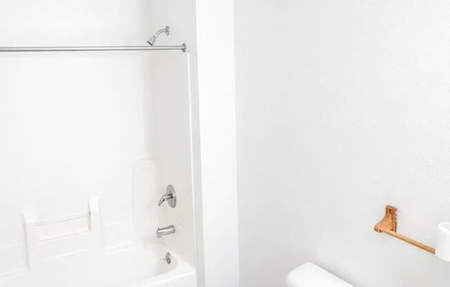 2 beds, 1 bath, 1,008 sqft, $1,175, Unit 629 - 8